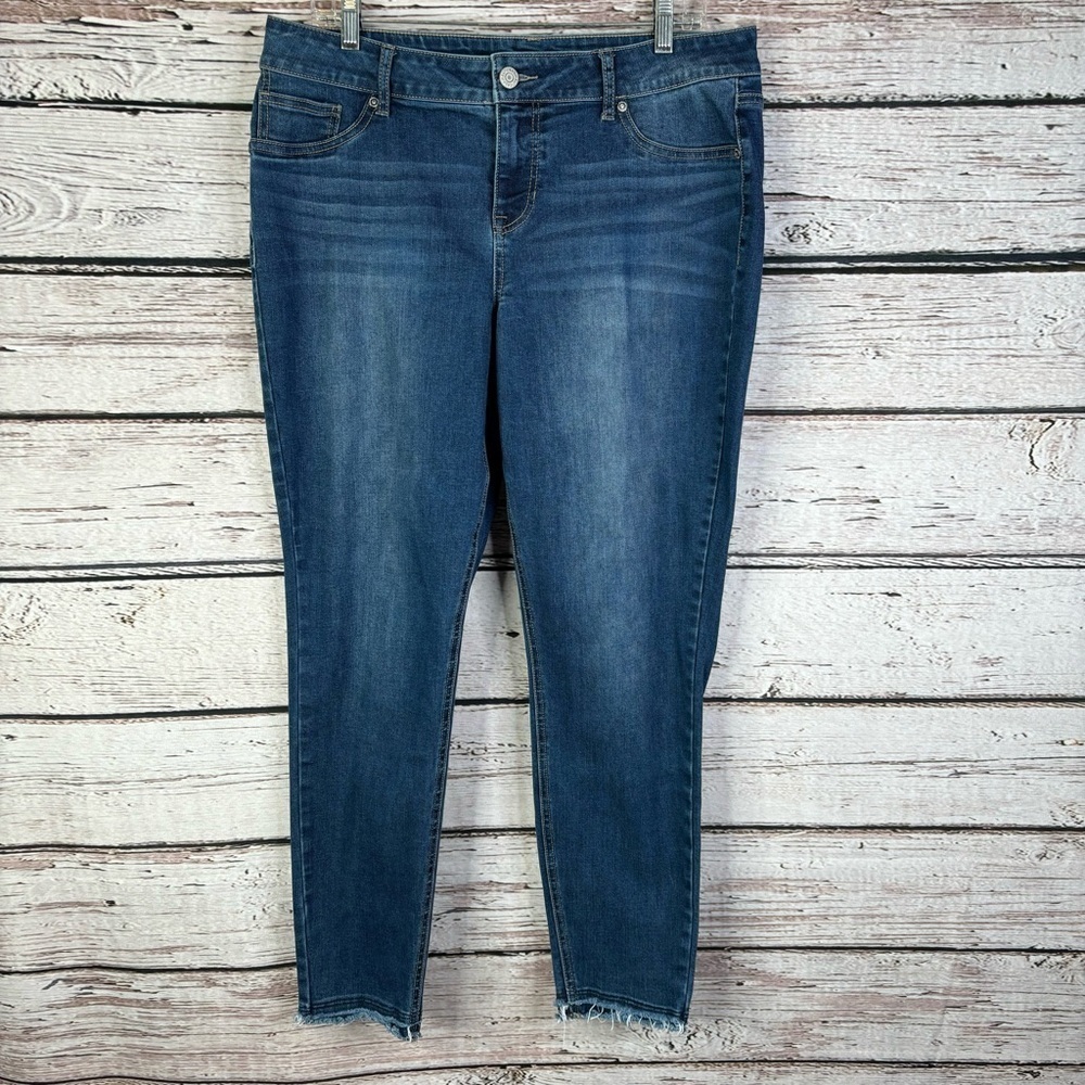 Maurices Size Large‎ Regular Skinny Jeans Released Hem 35” Waist Mid Rise EUC!